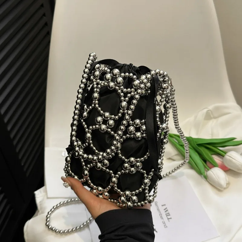 Luxury Bags On Sales - Perlenbesetzte weiße Eimer-Schulter- und Umhängetaschen, exquisiter