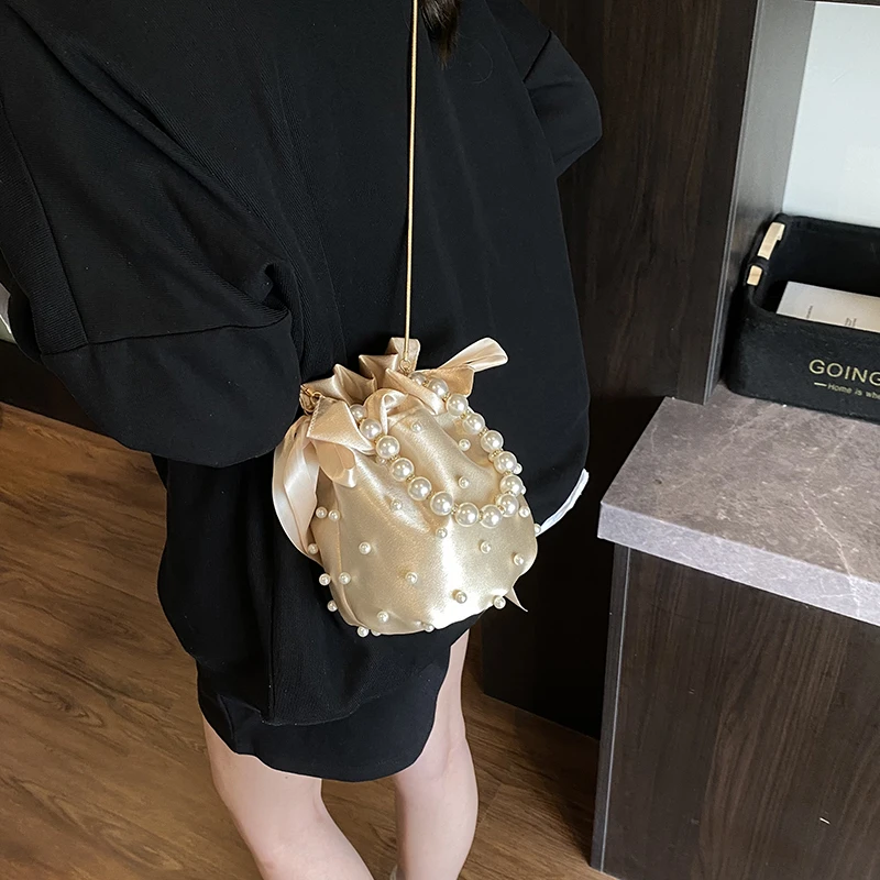Luxury Bags On Sales - Modische Perlen-Design Schultertaschen im Angebot Luxuriöse