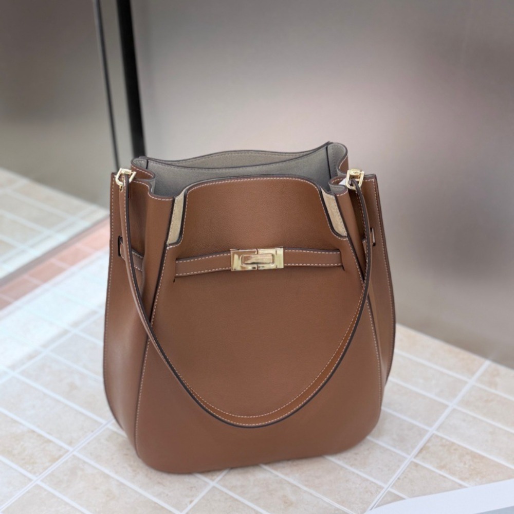 Neue Bucket Bag im Old-Money-S – Luxury Bags Tote Bewertung und Preis